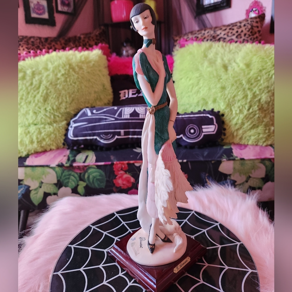 Vintage Giuseppe Armani “Lady with Fan” 1987, Flapper Capodimonte Crown Italy